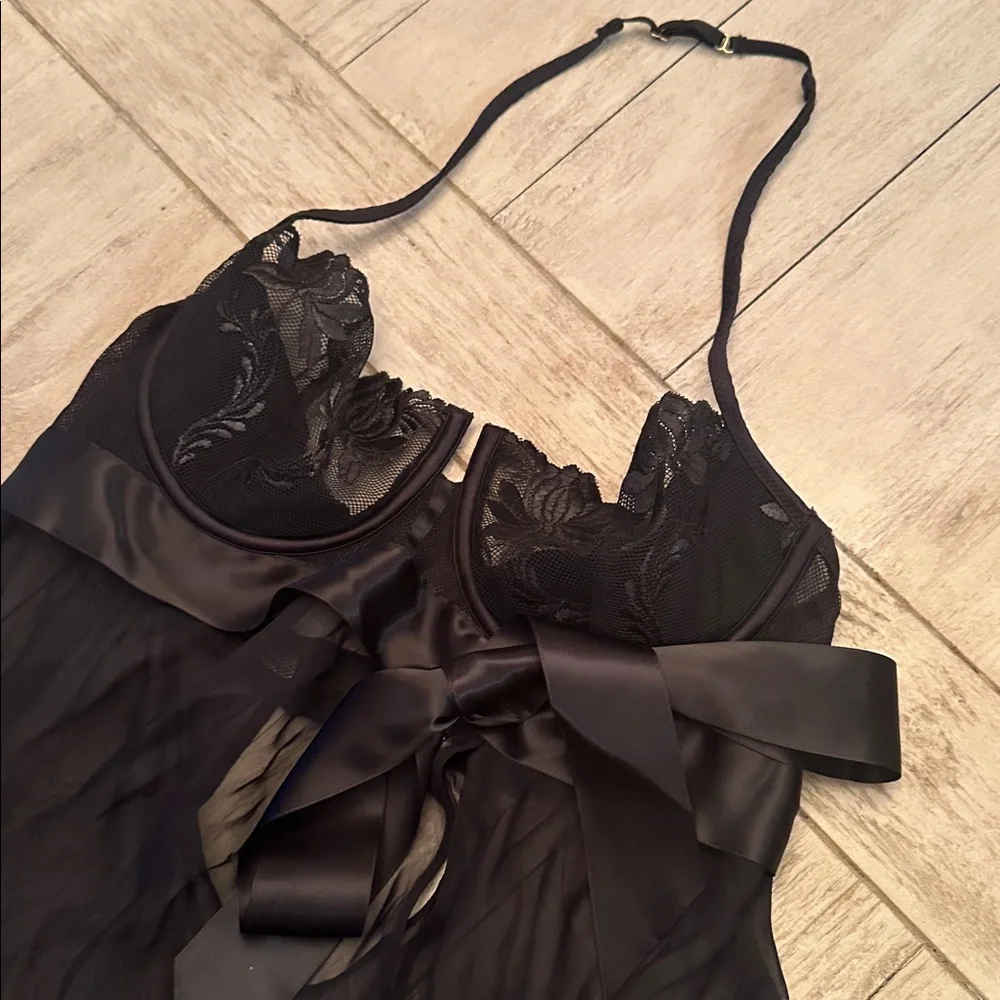Victoria’s Secret Very Sexy lingerie slip size 34C black silky lace